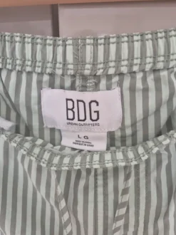 Stoffhose Urban Outfitters BGN, Größe L, Salbei grün gestreift
