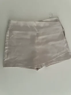 Stradivarius cream skort