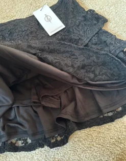 Stradivarius Hosenrock mit Spitze schwarz