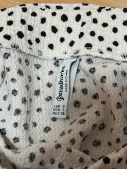 Stradivarius Weiße Skort mit schwarzen Punkten Gr S