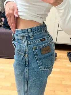 straight leg jeans wrangler