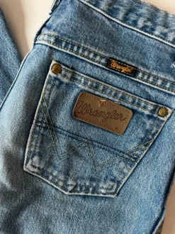 straight leg jeans wrangler