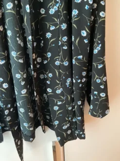 Strickjacke mit Blumen von H&M in S