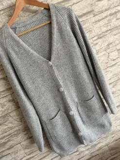 Strickjacke/Cardigan etwas Länger grau