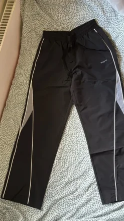 stylische jogginghose in schwarz – größe m – nagelneu