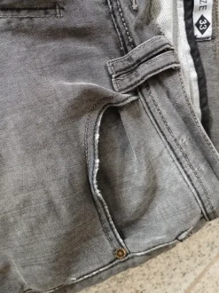 Sublevel Jeans Shorts m. dezentem Blattmuster Gr. 33