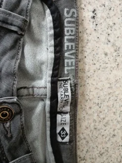 Sublevel Jeans Shorts m. dezentem Blattmuster Gr. 33