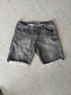 Sublevel Jeans Shorts m. dezentem Blattmuster Gr. 33