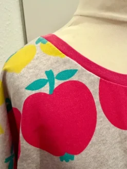 Sweatshirt ' leichterer Stoff, schön bunt ~ kastiger Schnitt