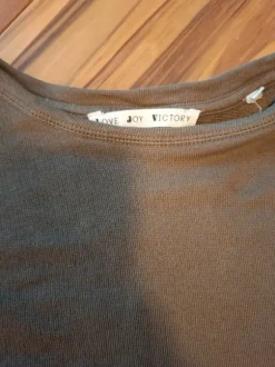 Sweatshirt von Love Joy Victory