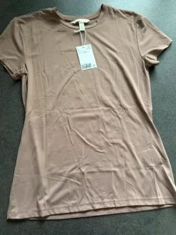 T Shirt NEU