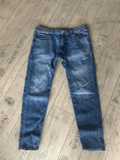Tapered Jeans