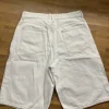 Tolle Jeans Shorts in cremeweiß Größe 42
