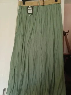 Toller Knitterrock Gr.46 neu, mit Gürtel,khaki Oliver