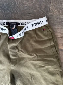 Tommy Hilfiger Jogginghose Größe L , Farbe dunkel grün
