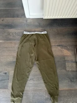 Tommy Hilfiger Jogginghose Größe L , Farbe dunkel grün