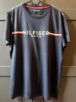 Tommy Hilfiger schönes T-Shirt für Herren