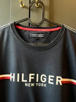 Tommy Hilfiger schönes T-Shirt für Herren