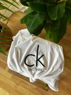 Top mit Knotendetail von CK