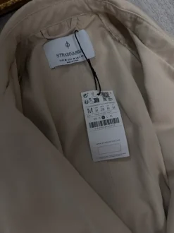 Trenchcoat mit Ettikett