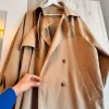 Trendcoat hellbraun und lang - einmal angezogen