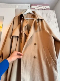 Trendcoat hellbraun und lang - einmal angezogen