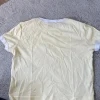 T-Shirt in gelb
