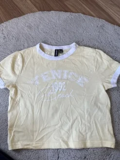 T-Shirt in gelb