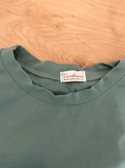 T-Shirt mit besonderen Ärmeln
