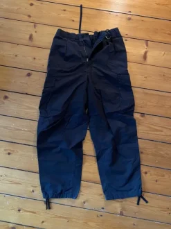 Uniqlo Cargo pants - small