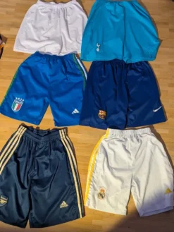Unterschiedliche Fußballhosen