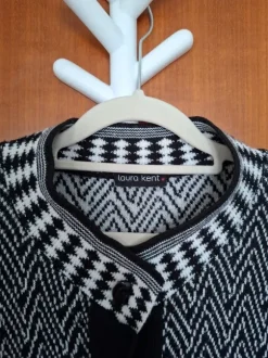 Verkaufe sehr schöne Longstrickjacke.