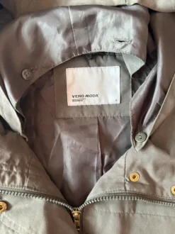 Vero Moda Parka mit süßen goldenen Details