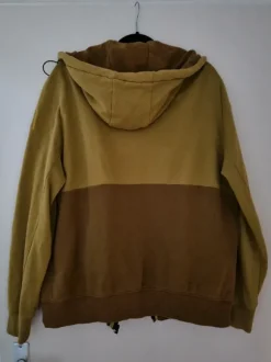 Warm vest maat XL, juiste kleur op foto 4