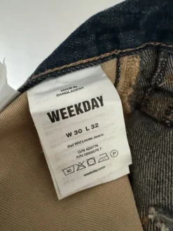 Weekday Rail Mid Loose Jeans mit Waschung W 30
