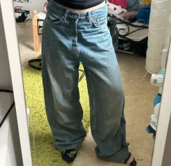 Weeksay astro loose baggy jeans