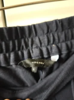 Weiche Sommer Hose mit Falten dunkelblau Vero Moda