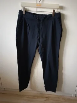 Weiche Sommer Hose mit Falten dunkelblau Vero Moda
