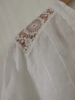 Weiße Bluse mit Leinen und Spitze Größe 40 / 42