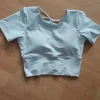 Weißes Crop Top XS mit Brustpolsterung | Cut-Out & Rückenriemen