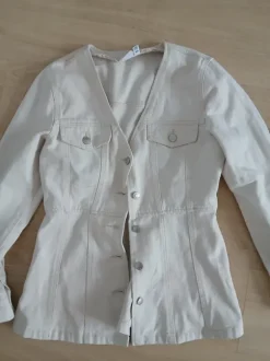 Weisse Jeansjacke