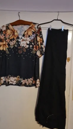 Wunderschöne Kombination, neuwertig, Hose und Bluse , Größe 48,