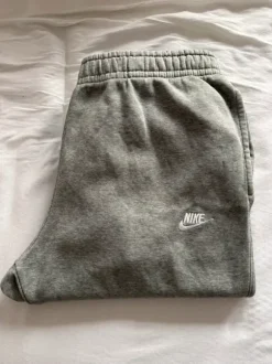 4x Nike Club Jogginghose
