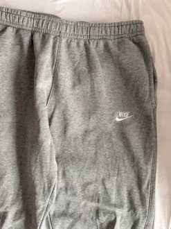 4x Nike Club Jogginghose