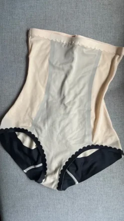 Yamamay shaping underwater