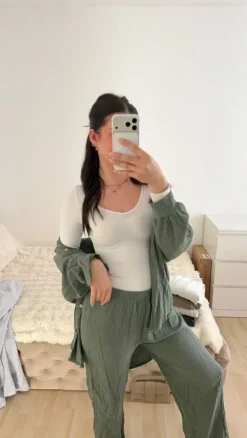 Zweiteiliges Musselin-Set in Olivgrün – Oversize Bluse & Hose